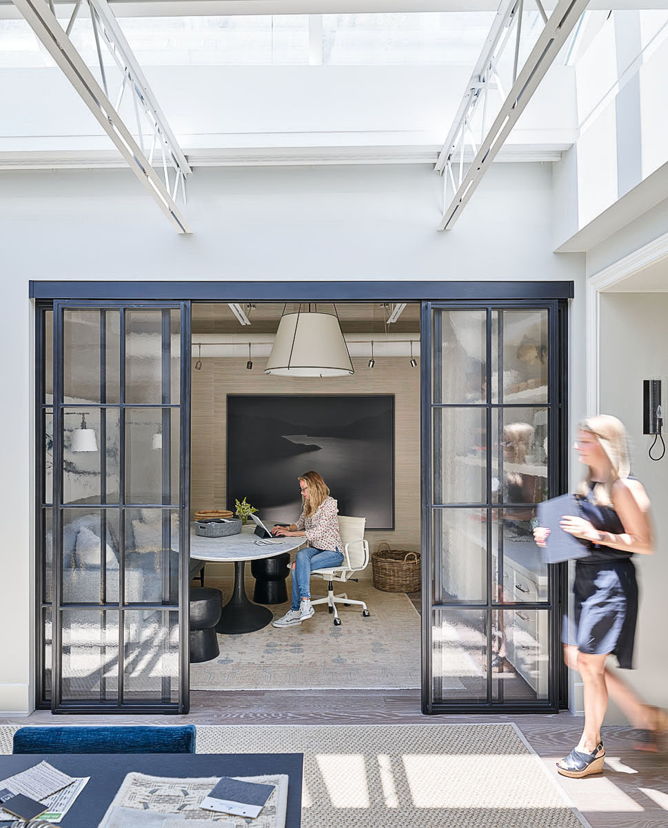 Andrea Goldman HQ15527 LR